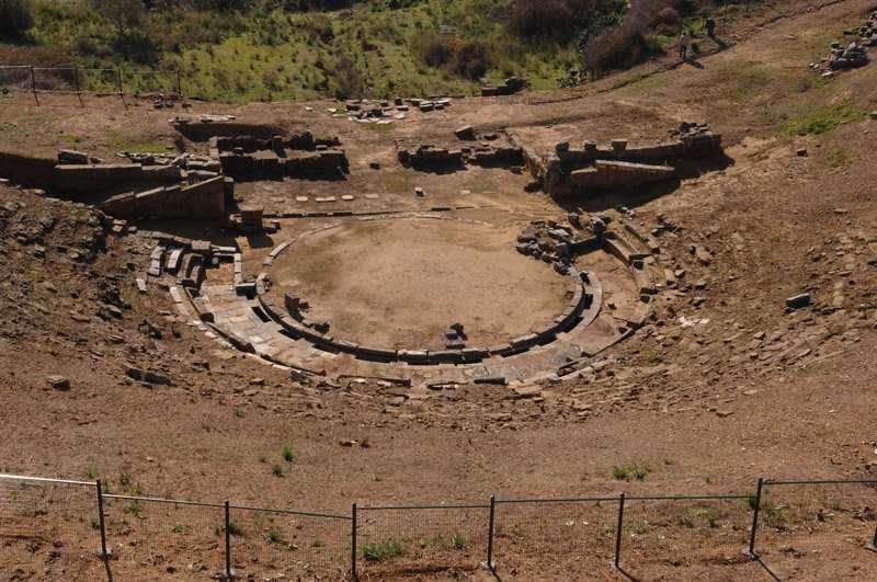 Από το 2013 εκκρεμεί η μελέτη αποκατάστασης-αναστήλωσης του Αρχαίου Θεάτρου Στράτου