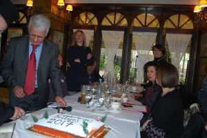 ΚΟΠΗ ΠΙΤΑΣ ΠΑΝΕΥΡΥΤΑΝΙΚΟΣ ΠΡΙΟΒΟΛΟΣ 027