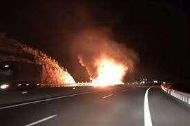 Ιόνια οδός: Άνοιξε το ρεύμα για Μεσολόγγι- είχε διακοπεί από φωτιά σε νταλίκα