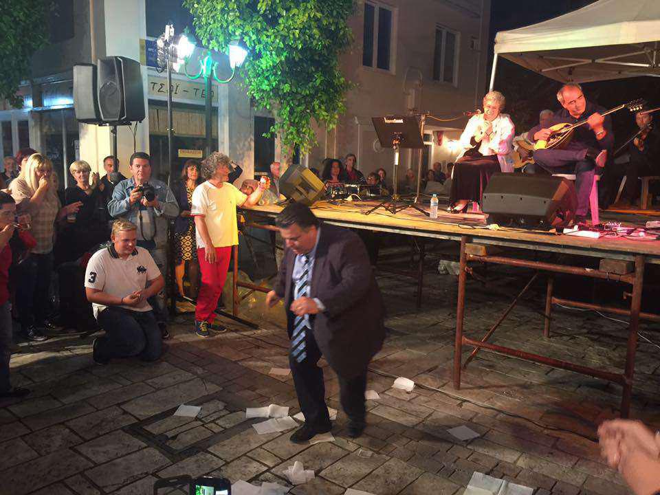 Σε “τσακίρ κέφι” ο Δήμαρχος Μεσολογγίου στη γιορτή Χελιού!