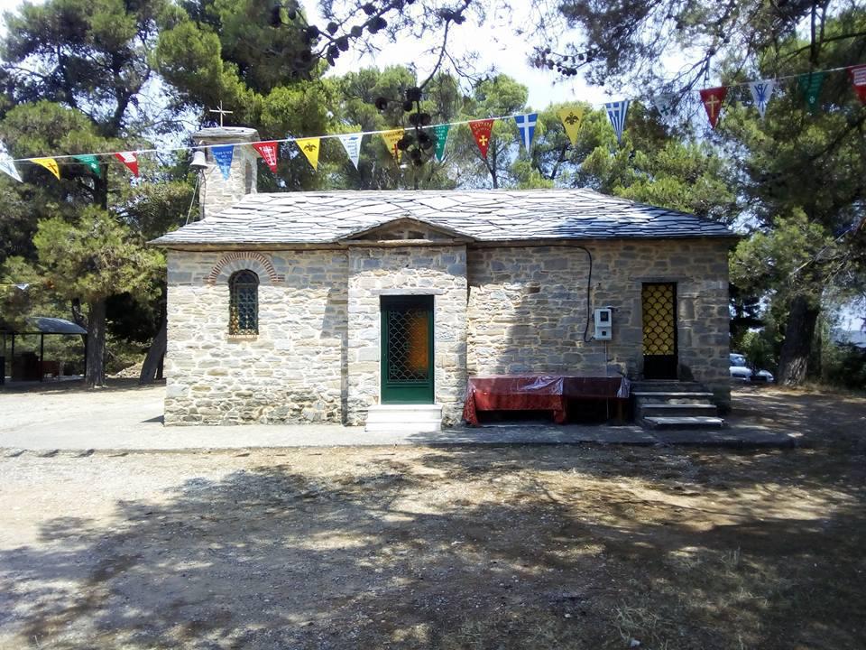 Καμαρούλα Αγρινίου: Πλήθος κόσμου για να προσκυνήσει τη θαυματουργή εικόνα της Αγίας Μαρίνας