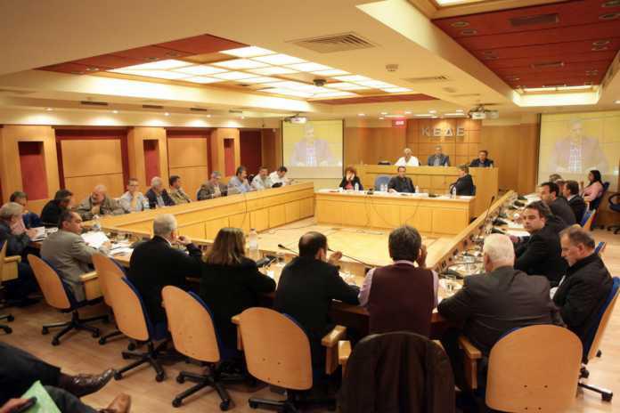 ΚΕΔΕ: Ξεκίνησε η έκτακτη συνεδρίαση του Δ.Σ για τους συμβασιούχους (live)
