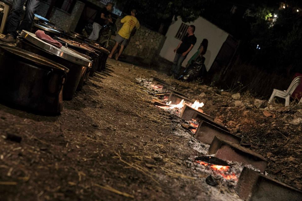 Τα πάνω κάτω έφερε η «βλάχικη» μακαρονάδα στη Γουριώτισσα- “Στον αέρα” η θεία λειτουργία της Παναγίας και το γλέντι!