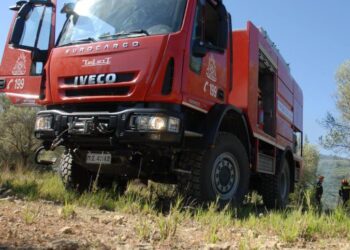 Σε εγρήγορση η Πυροσβεστική: Παραμένει η φωτιά στα Αμπέλια-Κάηκε οικία στη Γαβαλού