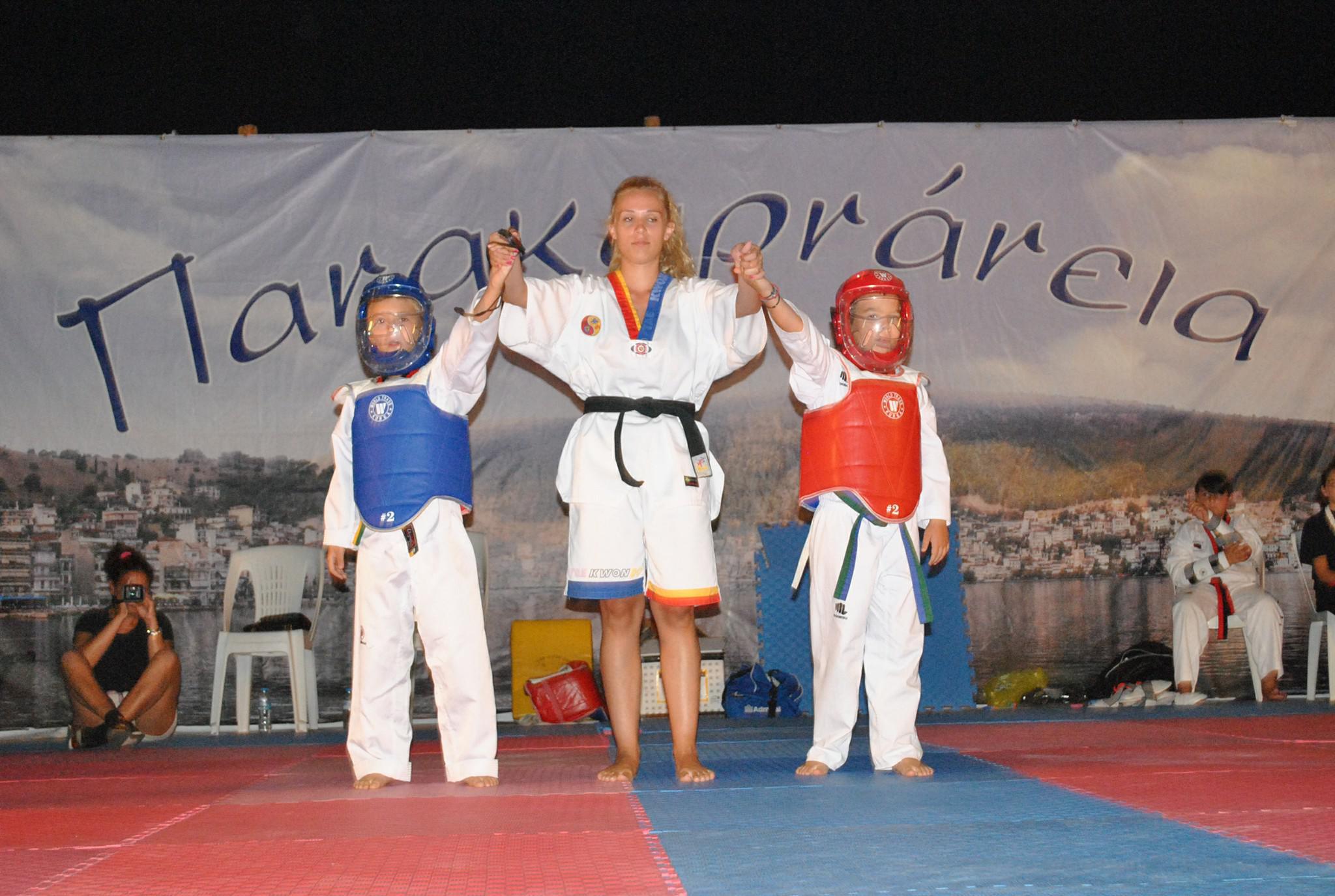 Επίδειξη Tae Kwon Do από τη σχολή πολεμικών τεχνών «Πήγασος» στο  Λιμάνι Αμφιλοχίας(φωτο)