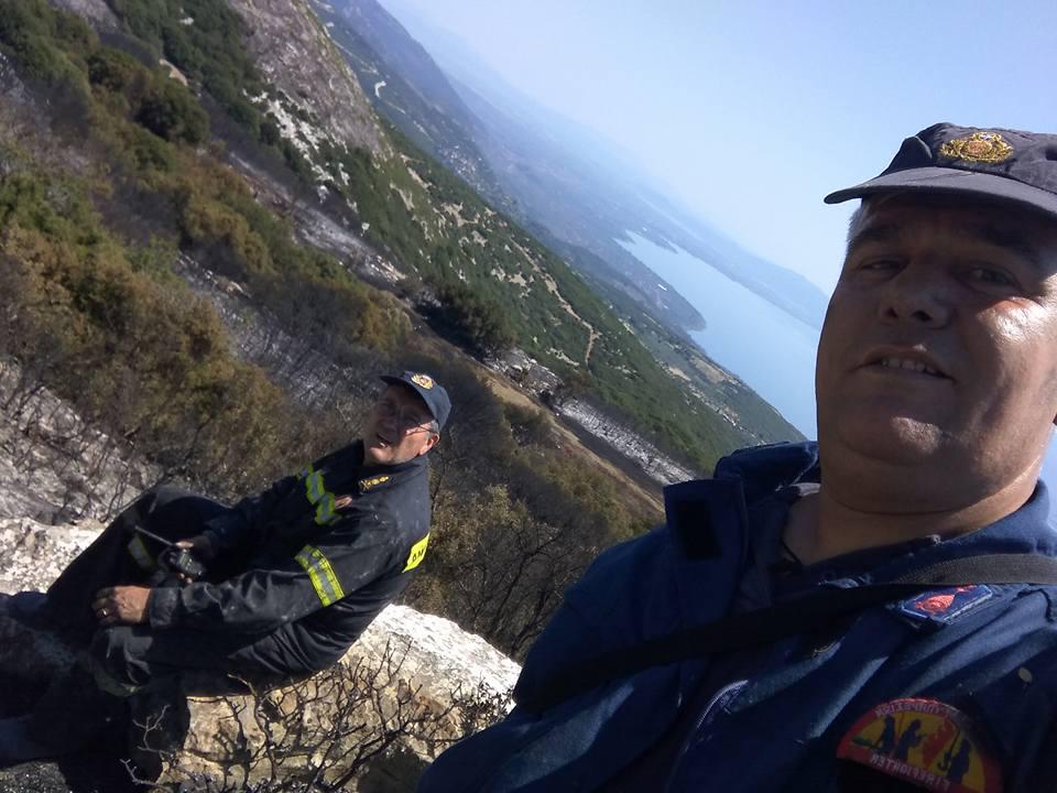 Αιτ/νία: Οι δύσκολες συνθήκες των Πυροσβεστών -Δάμασαν τη φωτιά…και παραμένουν άγρυπνοι φρουροί!