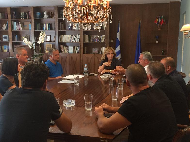 Καμία απάντηση στα αιτήματα λένε οι αυτοκινητιστές ΤΑΞΙ από την Περιφέρεια για τα μαθητικά δρομολόγια