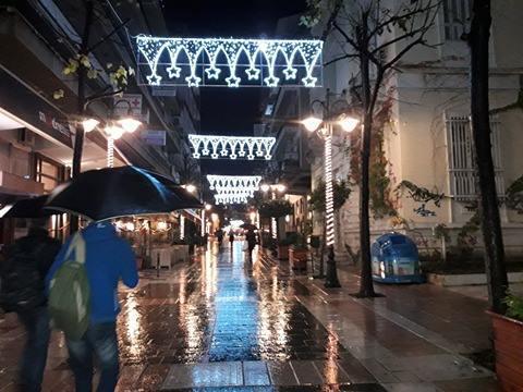 «Άρωμα» Χριστουγέννων στο Aγρίνιο και Δημαρχείο “παλάτι” δείτε τι άλλο προετοιμάζεται έως τις 6 Ιανουαρίου