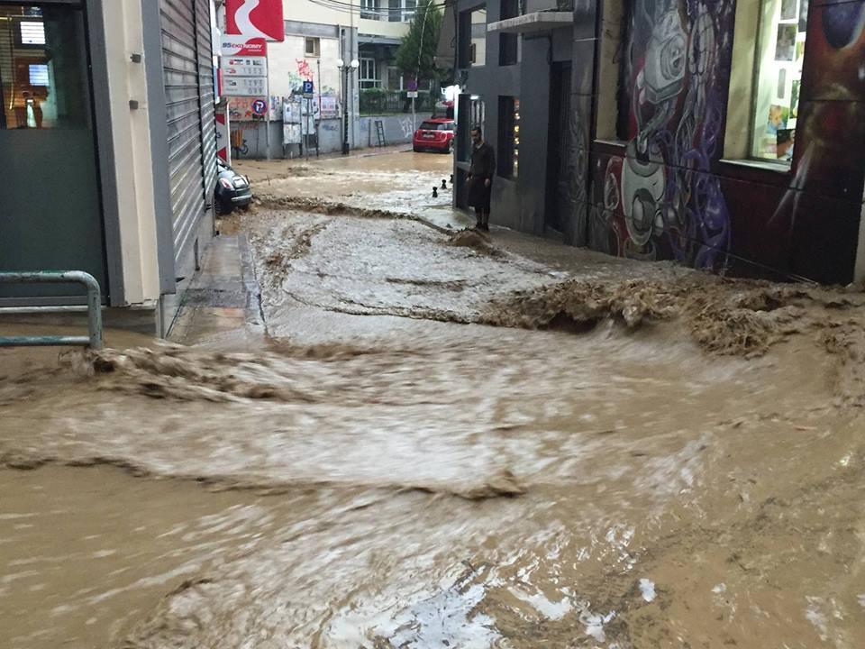 Όπως πάει η κατεβασιά  θ’ αλλάξουμε κονάκι!