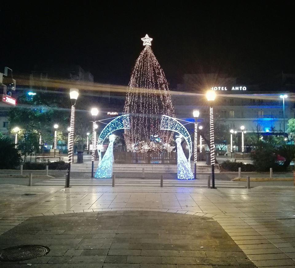 Αυξημένη η κίνηση στην αγορά του Αγρινίου- Ανοιχτά τα καταστήματα την Κυριακή