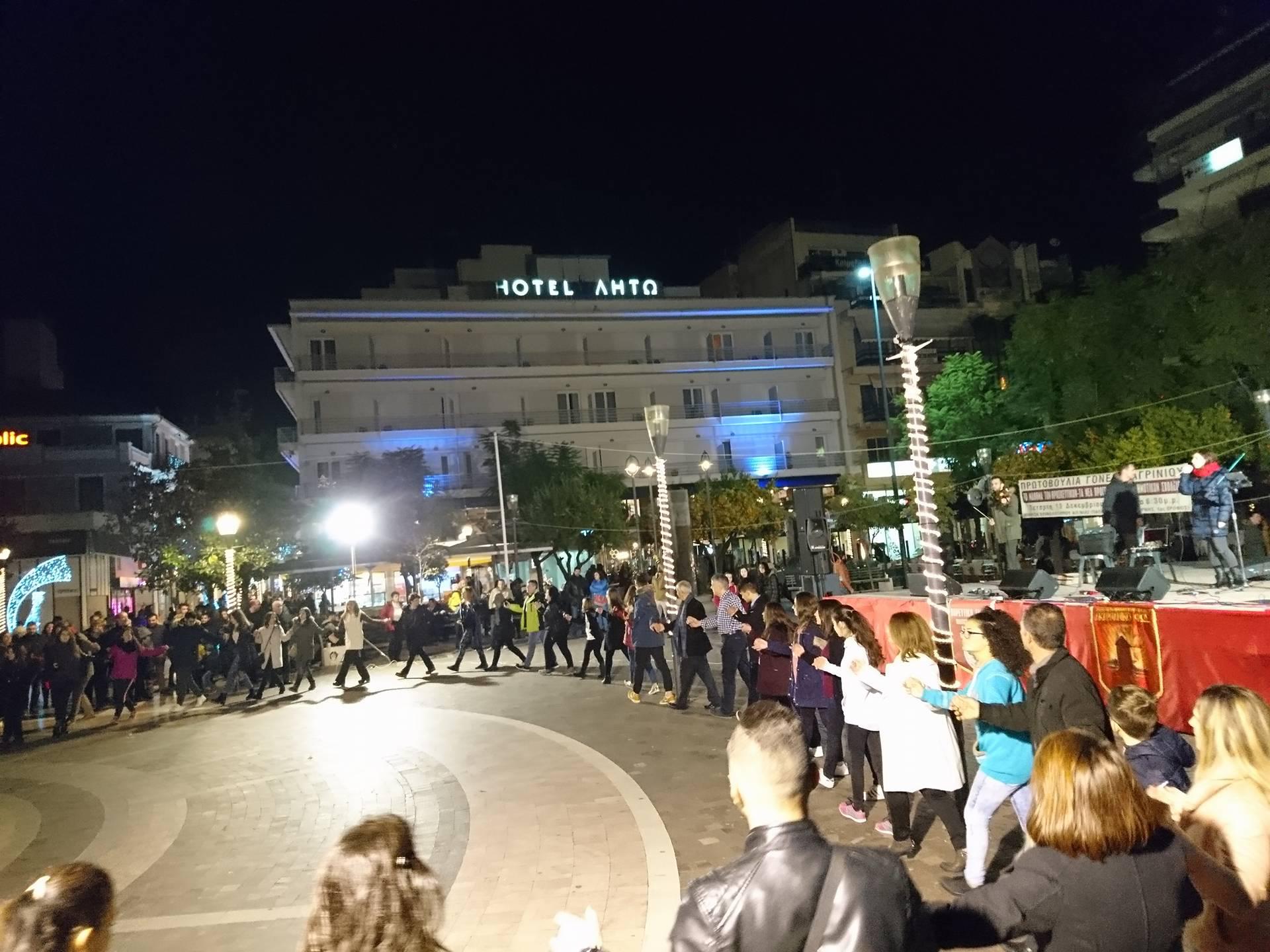 Με συμμετοχή δεκάδων χορευτών το «Παραδοσιακό γλέντι» στην Πλατεία Δημοκρατίας.(φωτο)