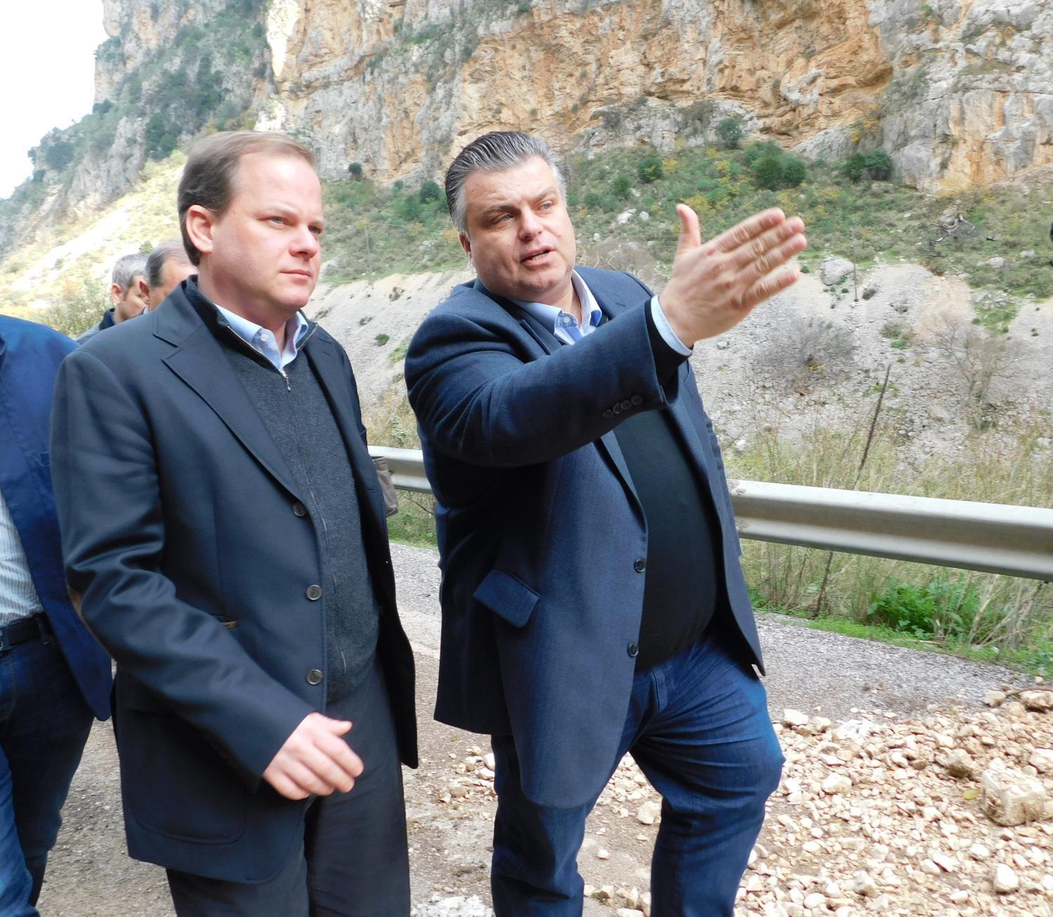 Επίσκεψη  Κ. Καραμανλή στις πληγείσες περιοχές από τις πλημμύρες του Δήμου Μεσολογγίου (φωτο)