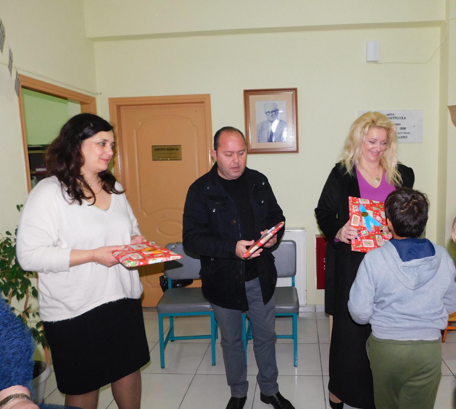 Μεσολόγγι: Ευχές και χαμόγελα στο Δημητρούκειο Δημοτικό Ειδικό Σχολείο και Νηπιαγωγείο (φωτο)