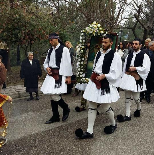 Αγρίνιο/Τσολιάδες από το Παραδοσιακό Καλλιτεχνικό Εργαστήρι κρατούσαν την εικόνα των Θεοφανείων