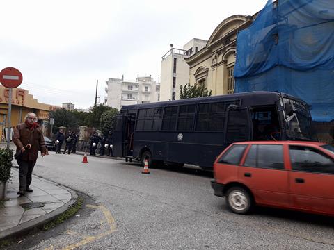 Σε κλοιό αστυνομικών το Αγρίνιο για τη συγκέντρωση οπαδών του Σώρρα (φωτο)