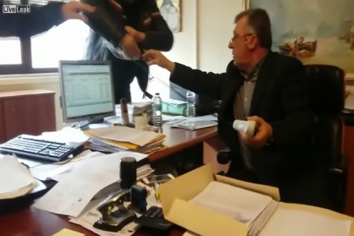 Το θέμα της εισβολής της ομάδας «Ρουβίκωνας» στη ΔΟΥ Αγρινίου έφθασε στην Βουλή!