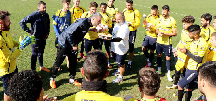 Χρόνια πολλά κόουτς!(φωτο)