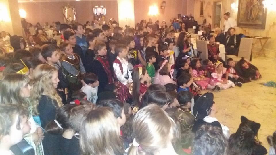 2ο Δημοτικό Σχολείο Αγρινίου/ Ξέφρενο αποκριάτικο πάρτυ με πολλές εκπλήξεις!