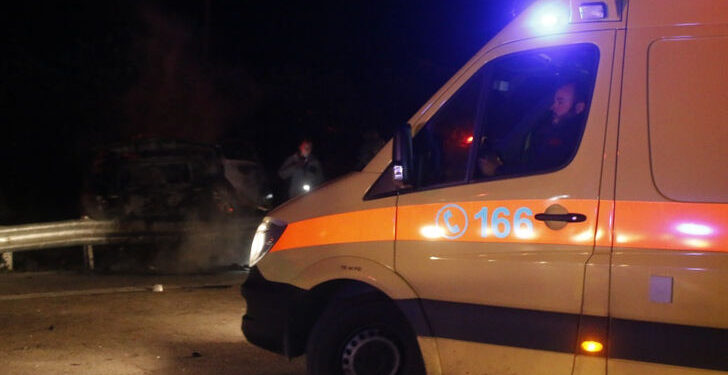 Γυναίκα παρασύρθηκε και τραυματίστηκε από διερχόμενο όχημα στην Καμαρούλα