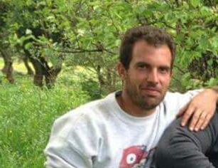 Θρήνος στο Αντίρριο….Έφυγε απο την ζωή ο 34χρονος Μπάμπης Αποσκίτης