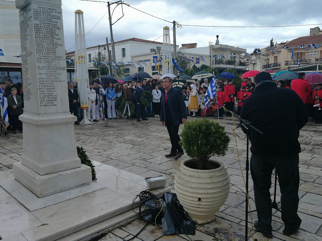 Βόνιτσα: Με βροχή η παρέλαση της 25ης Μαρτίου (φωτο-Βιντεο)