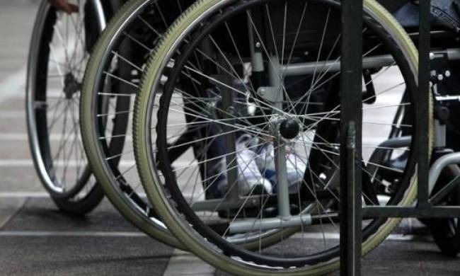Αγρινιώτες Μαθητές δίνουν μάθημα ευθύνης-Συγκεντρώνουν καπάκια για αμαξίδιο για συμμαθήτρια τους που τραυματίστηκε στα Τριαντέικα