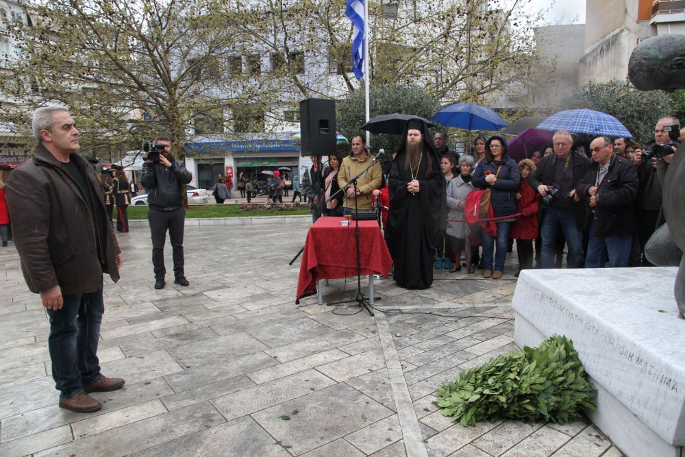 Κατάθεση στεφάνου από τον αντιπρόεδρο του Γυμναστικού Φιλεκπαιδευτικού Συλλόγου Παναιτωλικός