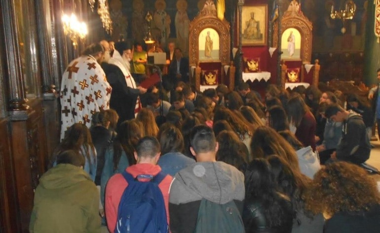 2ου ΓΕ.Λ. Αγρινίου-Θεία Λειτουργία υπέρ υγείας, φωτισμού και επιτυχίας των μαθητών και Μνημόσυνο για την Ε.Στεργίου