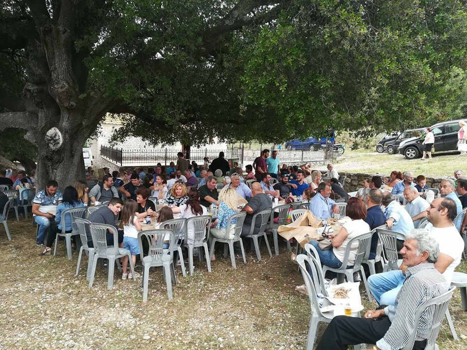 Παραδοσιακό γλέντι για την εορτή του Αγίου Νικολάου στη Στάνο Αμφιλοχίας (φωτο)