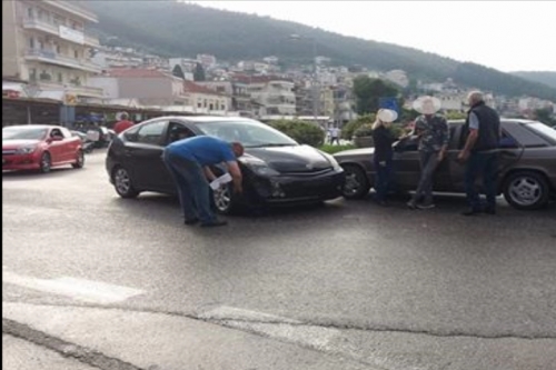 Τροχαίο ατύχημα στο κόμβο της Αμφιλοχίας.