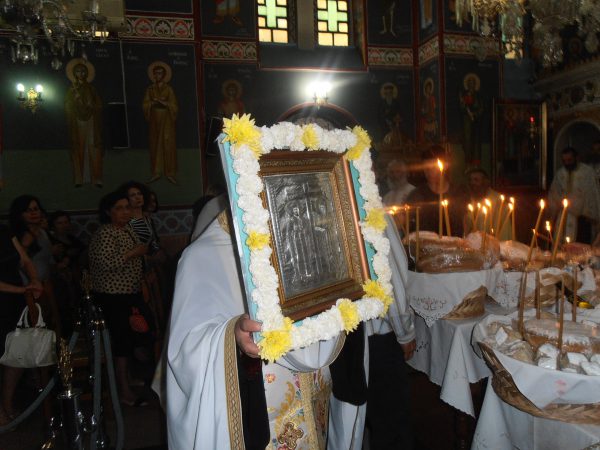 Με λαμπρότητα ο Πανηγυρικός Εσπερινός των Αγίων Κωνσταντίνου και Ελένης, στην Βαριά Τριχωνίδας