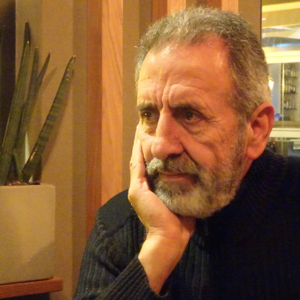 Συγκινούν τα μηνύματα για το θάνατο του χαράκτη Γιάννη Λουκά