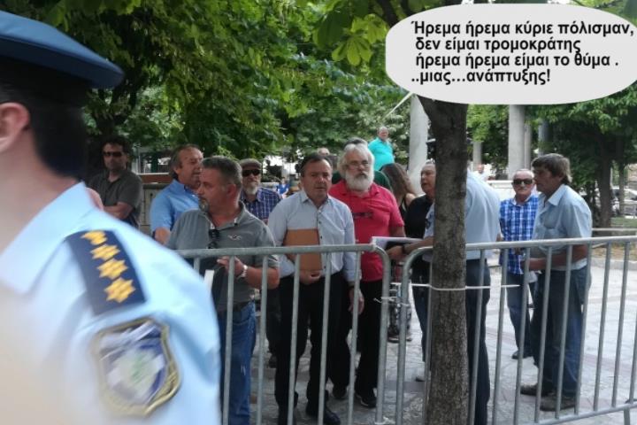 Η ώρα πέντε στημένοι στην πλατεία και μας την “πέφτουνε τύποι με στολή” !!