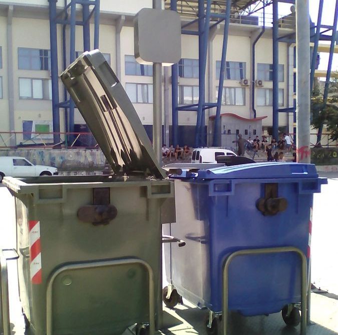 Κάδοι απορριμμάτων με αυτόματο άνοιγμα καπακιού στο Αγρίνιο