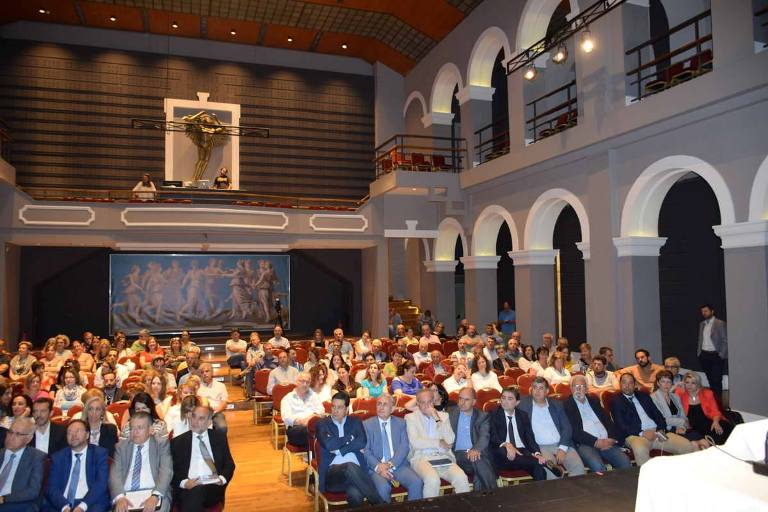 Περισσότεροι από 250 αιρετοί και δημόσιοι λειτουργοί στην ημερίδα για τις προληπτικές πολιτικές στη Δημόσια Διοίκηση
