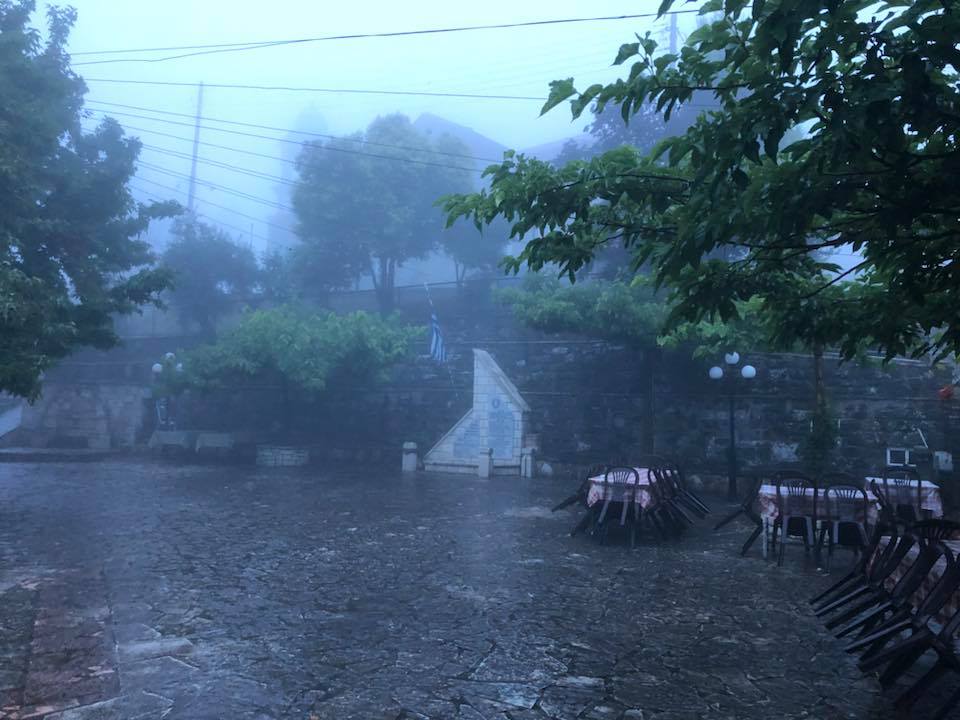 Άναψαν τα τζάκια στην Ορεινή Ναυπακτία