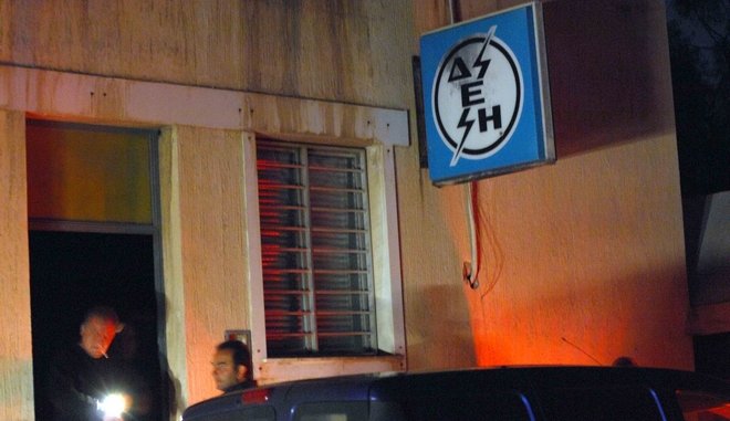 Κεραυνοί άφησαν το Αγρίνιο χωρίς ρεύμα!