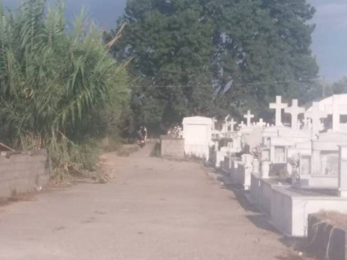 Έτσι “τιμάει” η δημοτική αρχή Μεσολογγίου τους νεκρούς και τα μνημεία!!