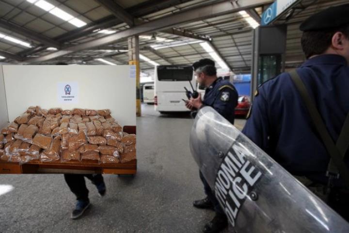 Μπλόκο της αστυνομίας σε παράνομο φορτίο 100 κιλών καπνού από το Αγρίνιο στα ΚΤΕΛ