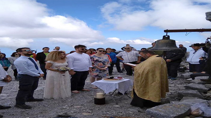 Ζευγάρι παντρεύτηκε σε υψόμετρο 2.500 μέτρων!