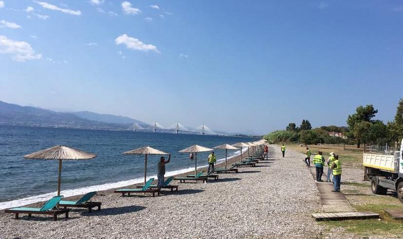 Δωρεάν  ξαπλώστρες στην παραλία της Παλαιοπαναγιάς Ναυπάκτου