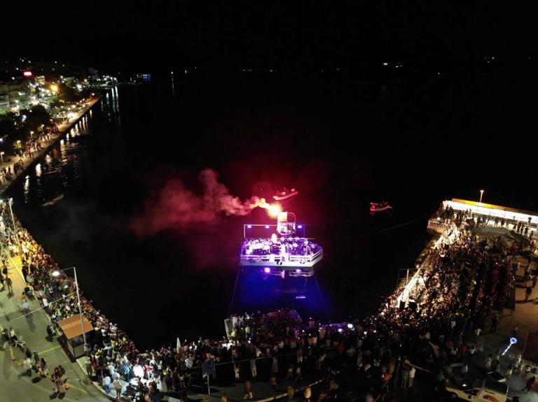 Βούλιαξε από κόσμο η Αμφιλοχία στη μαγευτική συναυλία του Δ.Σαββόπουλου με την Δημοτική Φιλαρμονική