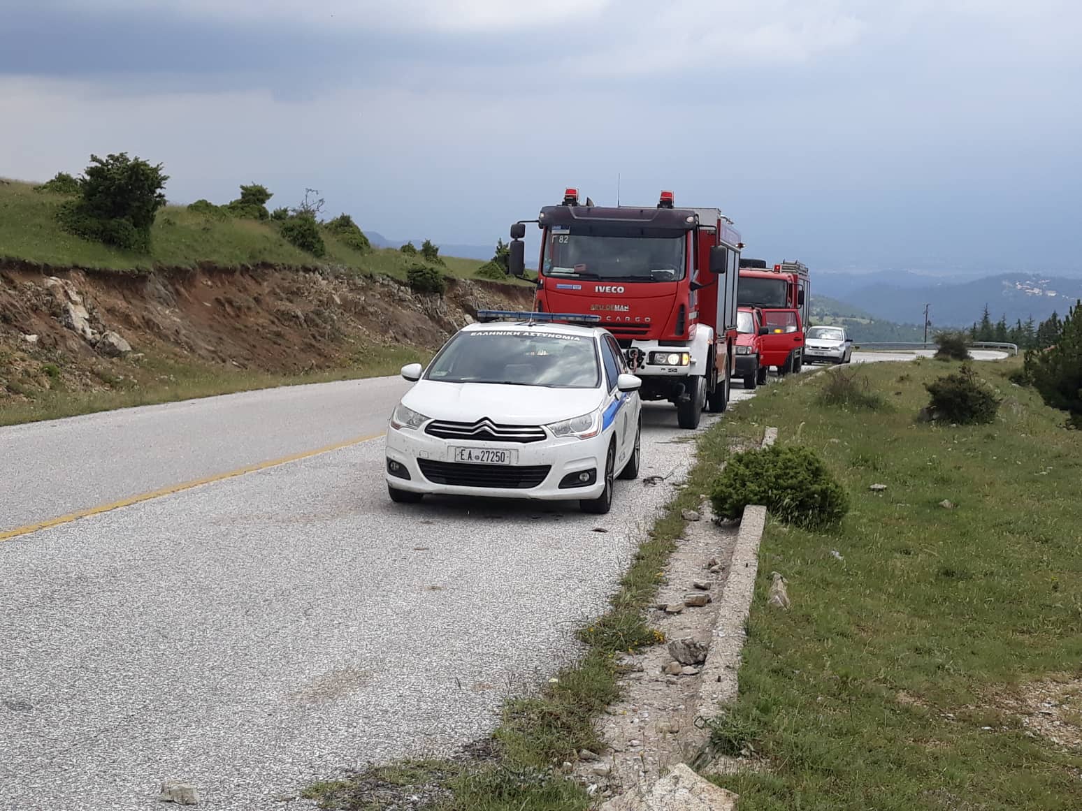 Άγιο είχαν επιβάτες αυτοκινήτου που έπεσε σε χαράδρα στη Χούνη