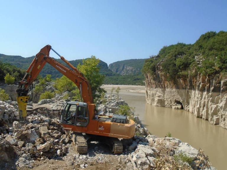 Εργασίες κατασκευής για την νέα γέφυρα Τέμπλας που συνδέει τον Βάλτο με την Δυτ. Ευρυτανία(φωτο)