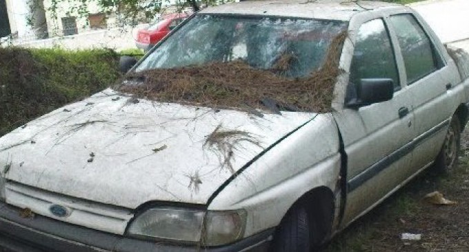 Απομάκρυνση εγκαταλειμμένων οχημάτων στο Μεσολόγγι