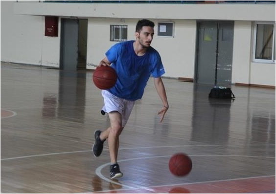 Ο Μάνος Φωτιάδης στην ομάδα μπσάκετ της ΓΕΑ