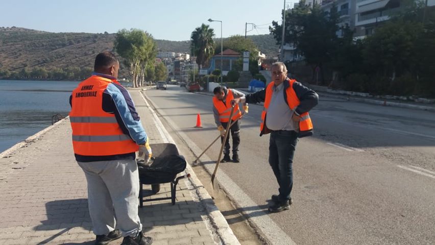Αμφιλοχία: Τοποθετήθηκαν μπλε κάδοι ανακύκλωσης- Έπιασαν δουλειά οι συμβασιούχοι στην Καθαριότητα