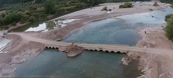 Η «Πηνελόπη» γκρέμισε γέφυρα που ένωνε το Αγρίνιο με τη Ναύπακτο(video)