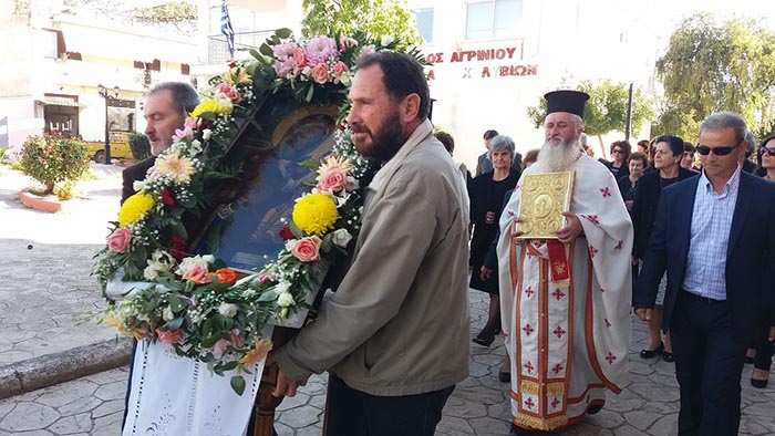 Καλύβια: Ιερά λιτάνευση για το θαύμα της «Παναγίας της Γρίπης»(φωτο)