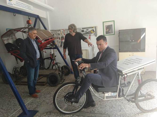 Φοιτητές στο Αγρίνιο κατασκευάζουν ηλιακό όχημα– Το καινοτόμο σχέδιο παρουσιάστηκε στον Ν. Μπαλαμπάνη
